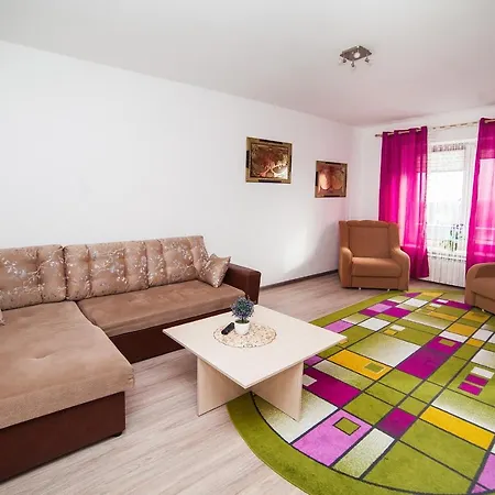 Literaturnaya 22 15 2 Apartament *